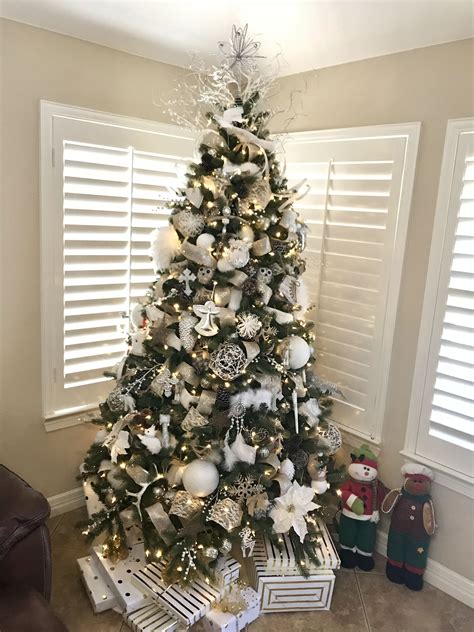 Silver, White and Gold Christmas tree. Rustic Glam Christmas. | Glam christmas, Gold christmas ...