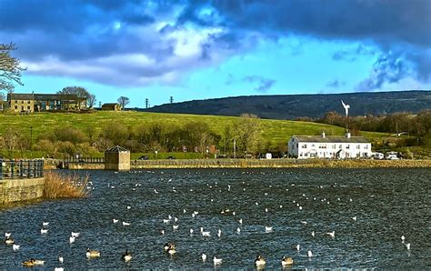 Hollingworth Lake - WorldAtlas