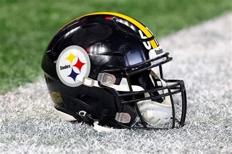 Why Is Pittsburgh Steelers' Logo Is Only on One Side of Their Helmets ...