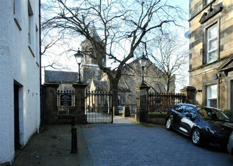 Falkirk Trinity Church of Scotland © Richard Sutcliffe cc-by-sa/2.0 :: Geograph Britain and Ireland