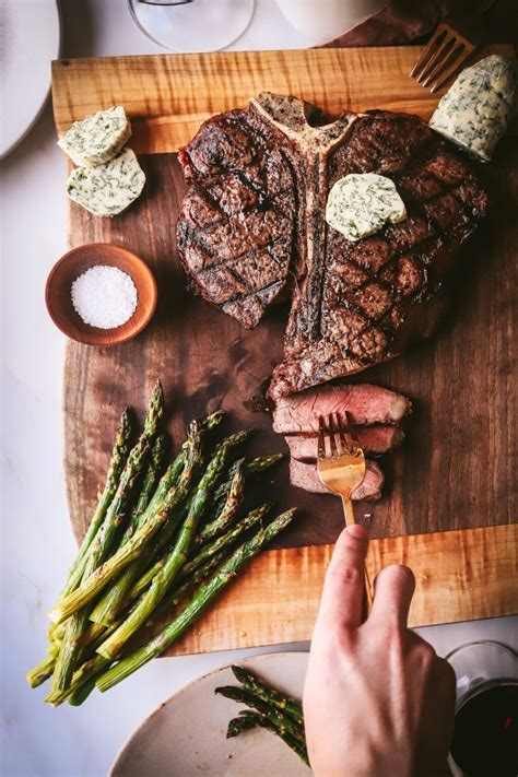 How to Make Perfect T-Bone Steaks on the Grill - The Gourmet Bon Vivant