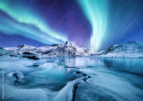 Aurora Borealis, Lofoten islands, Norway. Nothen light, mountains and ...