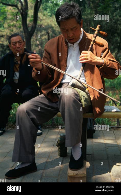 Man playing erhu chinese violin hi-res stock photography and images - Alamy