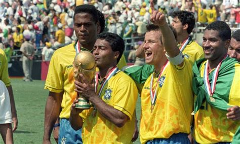 Romário foi o último jogador eleito o melhor da Copa e do mundo no mesmo ano - Jornal O Globo