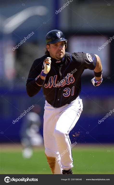 Mike Piazza Hall Fame Catcher New York Mets Game Action – Stock Editorial Photo © ProShooter ...