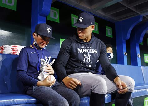 Yankees star Aaron Judge meets young fan who was gifted baseball | Canoe.Com