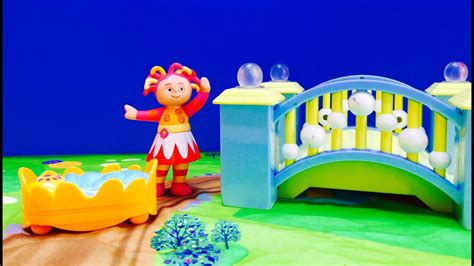 Upsy Daisy Dances on Bridge Then Goes to Sleep In Bed In The Night Garden - YouTube