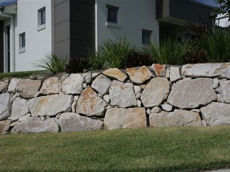 Bluestone retaining walls | Gold Coast Excavation and landscaping