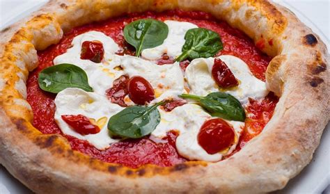 Ricetta Pizza Verace Napoletana | Le Origini della Pizza - Sapori Nostri