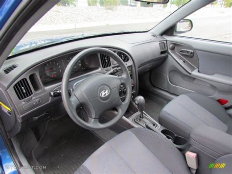 Gray Interior 2005 Hyundai Elantra GLS Hatchback Photo #68740756 | GTCarLot.com