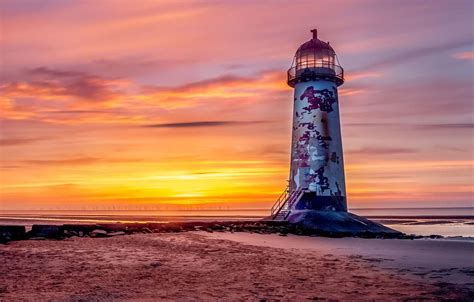 Point of Ayr Lighthouse | Flintshire Coast