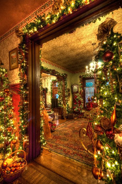 30 Beautiful Victorian Christmas Decorations Ideas - Decoration Love