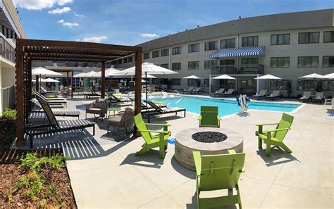 DoubleTree Suites by Hilton Hotel Nashville Airport Pool: Pictures & Reviews - Tripadvisor