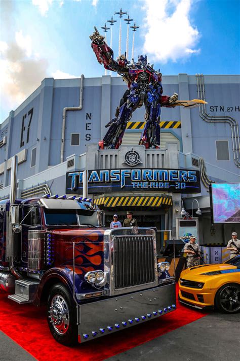 Red Carpet ‘Roll Out’ for Transformers: The Ride – 3D Grand Opening