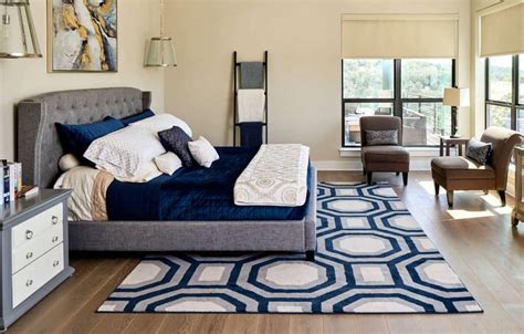 What Size Rug do you put under a King Size Bed? - Decor Snob