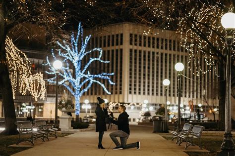 Rice Park Proposal in St Paul - Laura Alpizar Photography