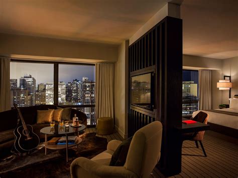 Luxury Hotel in the Gold Coast Neighborhood | Thompson Chicago