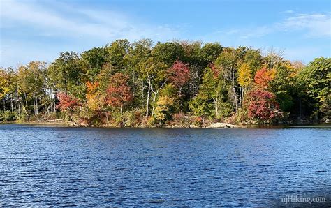 Wawayanda Lake Loop | njHiking.com