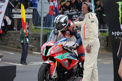 Isle of Man TT 2014 – Michael Dunlop Joins TT Greats With Ninth TT Victory – Road Racing News