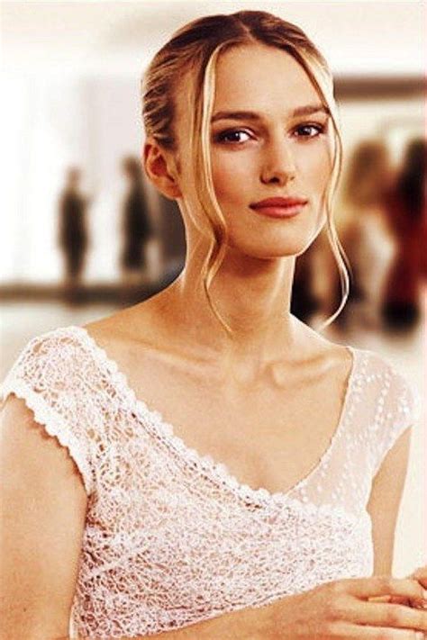 Keira Knightley as Juliet | Movie wedding dresses, Wedding movies, Keira knightley love actually