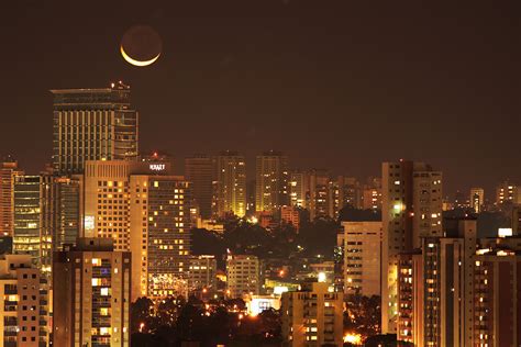 noite de são paulo | Cityscape wallpaper, City lights, City wallpaper