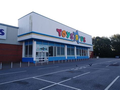 Deepdale Shopping Park lodge plans for former Toys R Us store | Blog ...