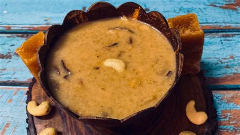 From Banana Bonda To Prawns Kuzhambu: 5 Must-Try Traditional Dishes Of ...