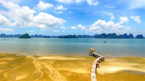 10 stunning beaches in Quang Ninh province you should visit