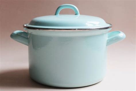 Vintage Enamel Cooking Pot With Lid Enameled by LAtelierDeNanaH | Enamelware, Vintage enamelware ...