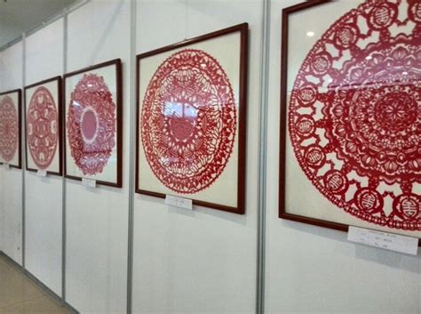 Chinese Traditional Paper Cutting Artwork Exhibition Made a Debut Show in Chongqing | ichongqing