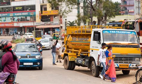 Photo essay: How sanitation workers live and work in urban India | IDR