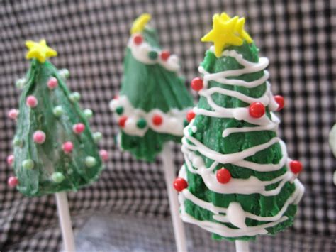 Kiwi Cakes: Conical Christmas Tree Cake Pops - from Kiwicakes' test kitchen