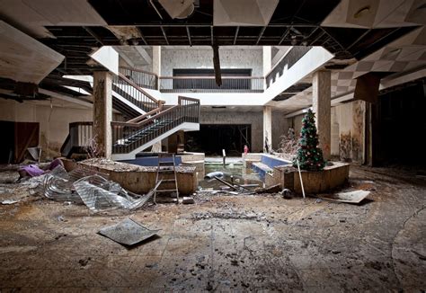 See Inside Vast Abandoned Mall Photos - ABC News