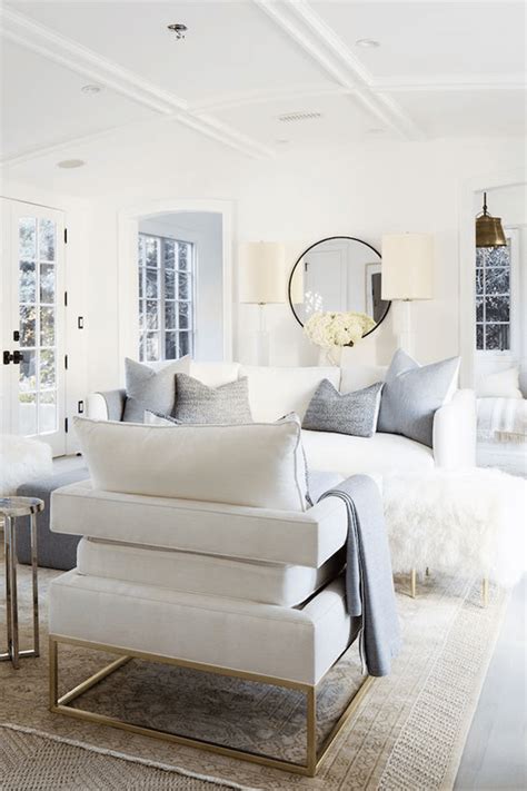 BENJAMIN MOORE SIMPLY WHITE - Concepts and Colorways | Living room white, White living room ...