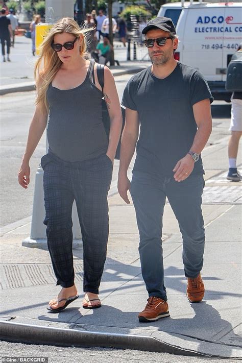 Oscar Isaac takes a stroll in NYC with pregnant wife Elvira Lind as ...