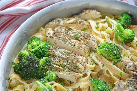 Broccoli Chicken Alfredo - Easy Chicken Alfredo Recipe