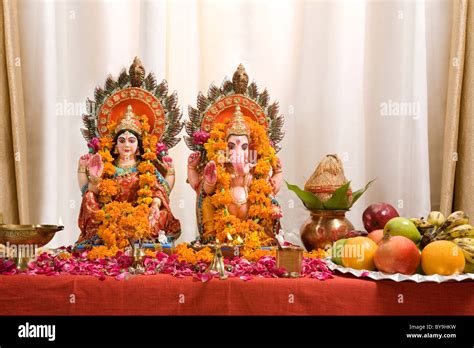 Ganesh and Lakshmi idols Stock Photo - Alamy