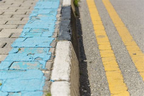 The Guide To Colored Curb Zones in Minnesota | YourMechanic Advice