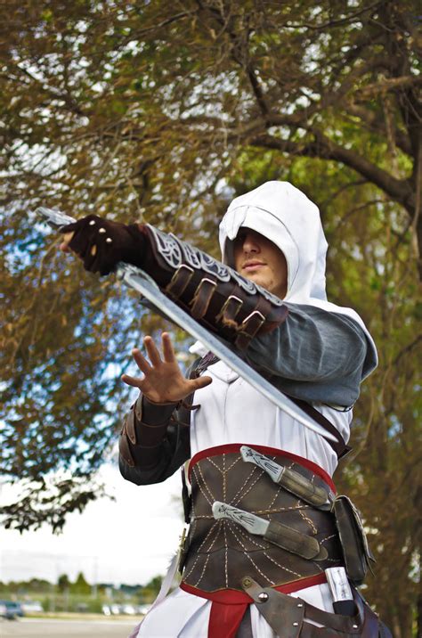 Altair Cosplay - Dagger On Guard by 6Silver9 on DeviantArt