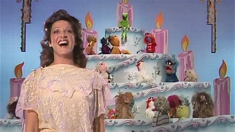 The Muppet Show - 406: Linda Lavin - “Beyond the Blue Horizon” (1979) - YouTube