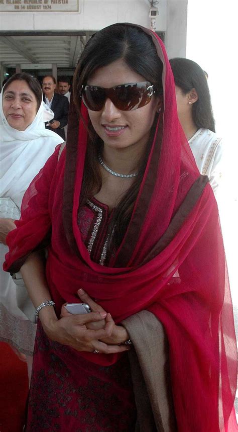 Hina Rabbani Khar: Pakistan’s Beautiful New Foreign Minister (PHOTOS)