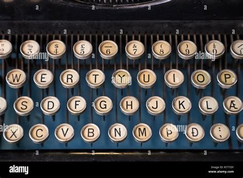 Typewriter keyboard layout hi-res stock photography and images - Alamy