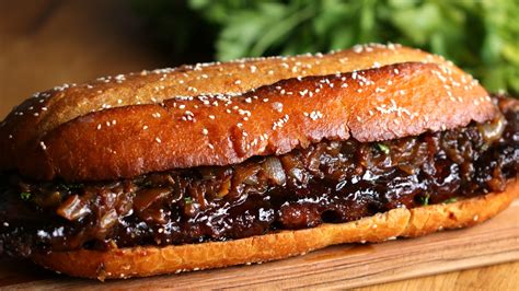 Giant BBQ Rib Sandwich to Feed a Crowd - YouTube