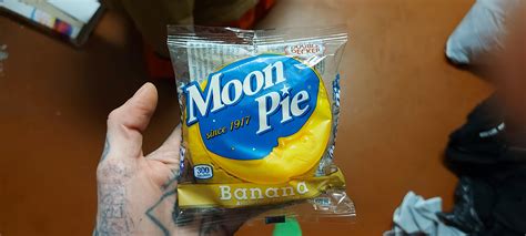 Banana Moon Pie. ♡ : r/snacking