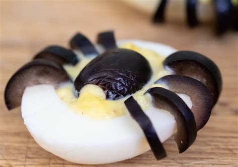 Spider Deviled Eggs (Halloween Recipe)