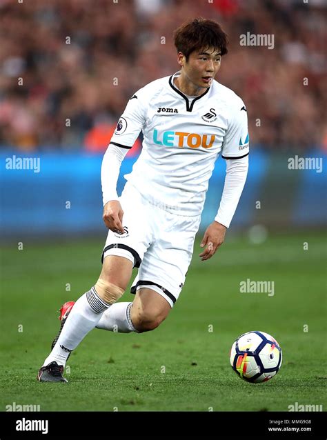 Swansea City's Ki Sung-yueng Stock Photo - Alamy