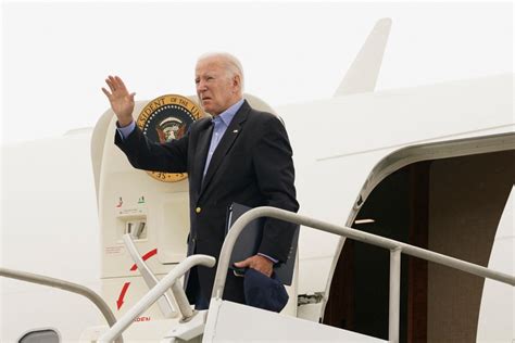 Biden takes break from vacation to tour Hawaii fire damage