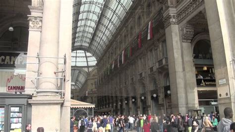 Plaza del Duomo - Milan - YouTube