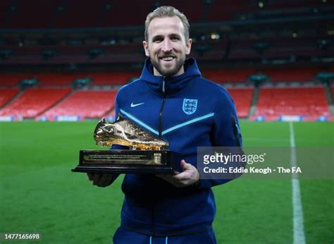 139 Harry Kane Golden Boot Photos & High Res Pictures - Getty Images