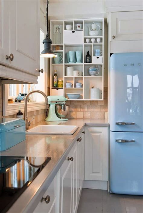 42 Retro Kitchen Design Ideas With Splash Of Colors | HomeMydesign